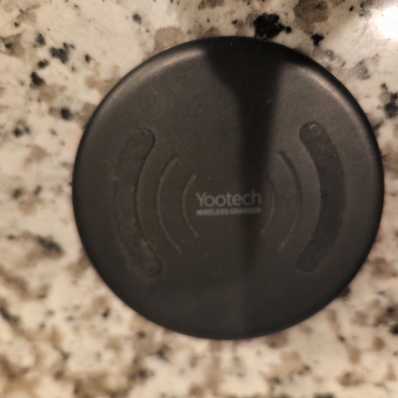 Yootech 7.5w wireless charging pad - Picture 2 of 2